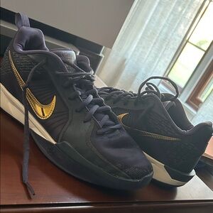 Nike Girls Sabrina 3 basketball shoes. Black and purple/gold